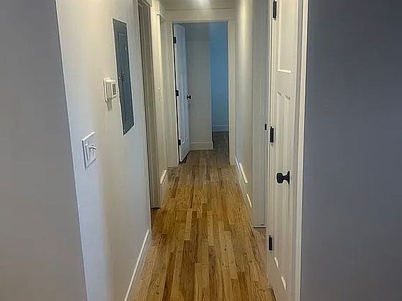 5th image of 431 W Clark St