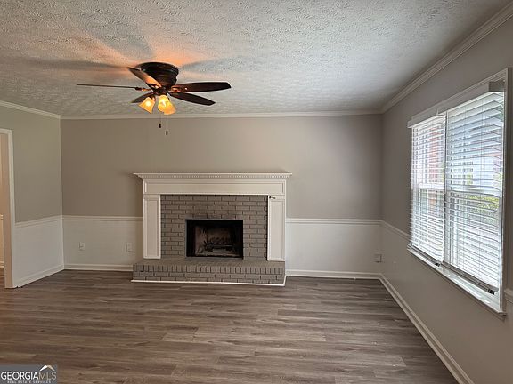 3rd image of 139 Burnham Rise