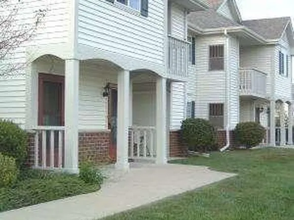 596 Pewaukee Rd, Pewaukee, WI 53072