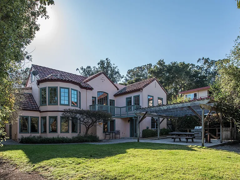 Large Backyard, lots of privacy