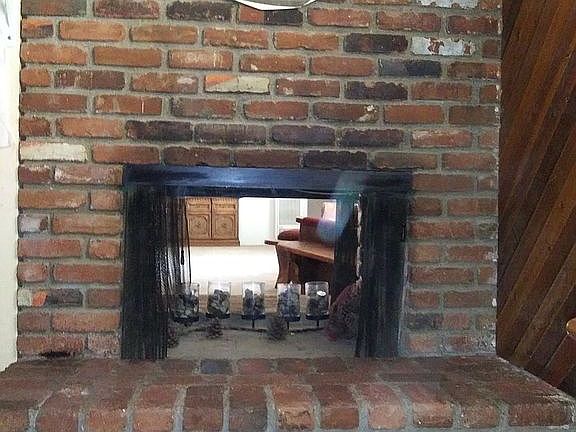 2 way fireplace masterbdrm 
