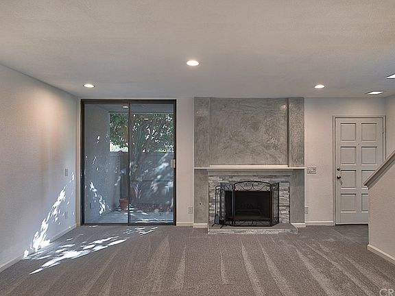 5th image of 23545 Victory Blvd Unit 25