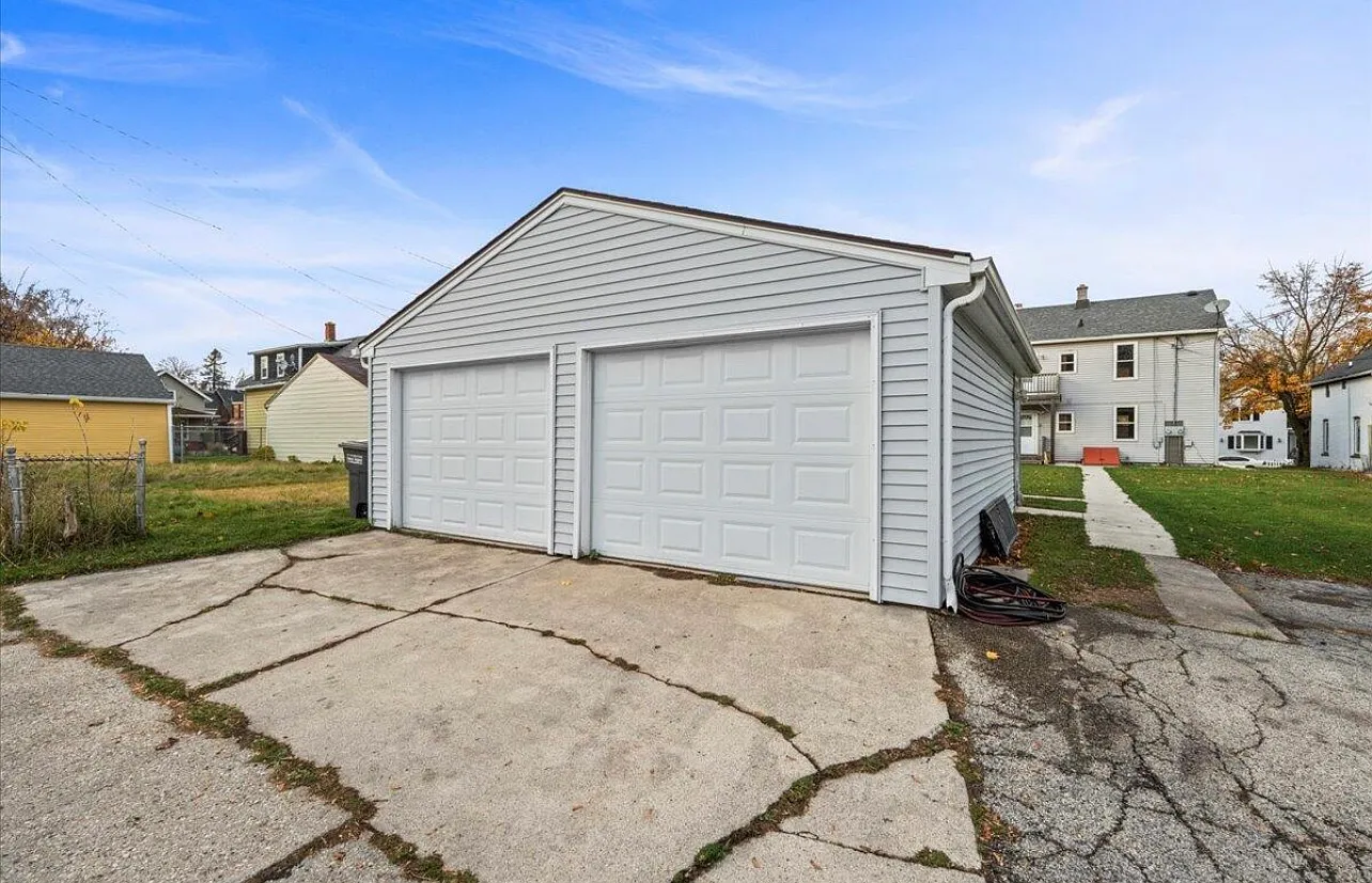 2 bed, 900 sqft, $1,300 — Photo 4