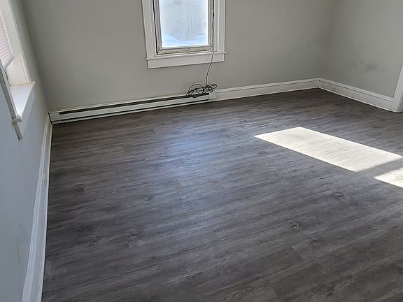 Large living room - new paint to be completed prior to 3/1 move-in date