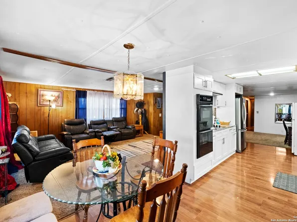 626 Flintstone Dr, Canyon Lake, TX 78133