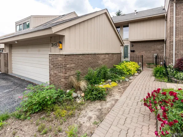 35459 Heritage Ln, Farmington, MI 48335