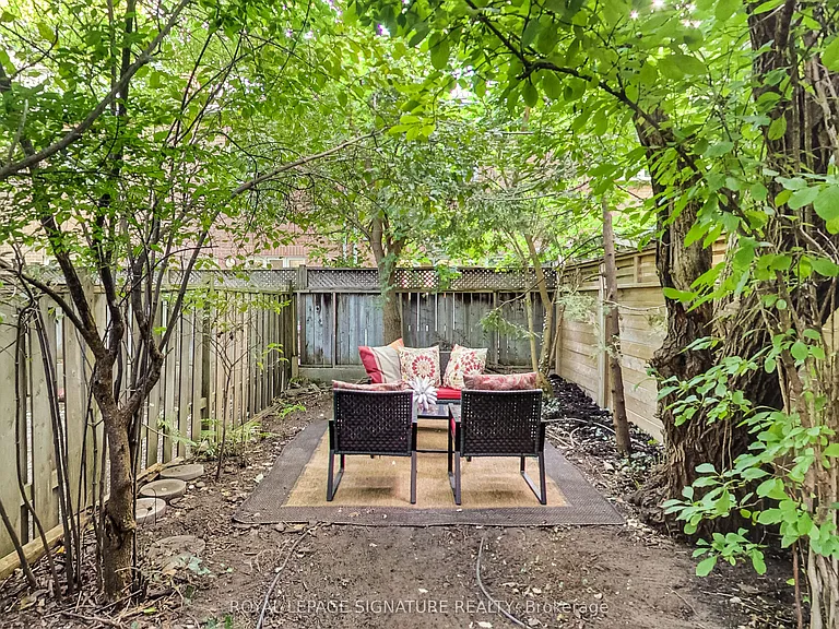 6 King Edward Ave #LOWER — Photo 13