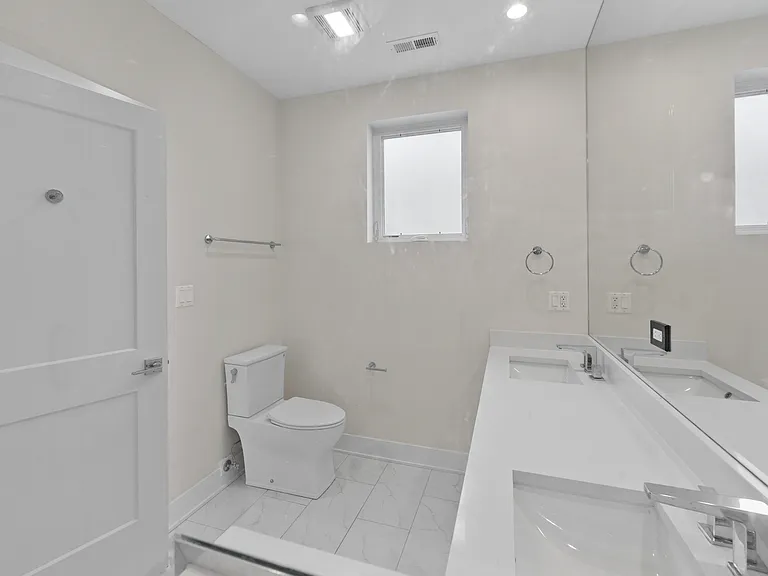 1837 S Canalport Ave #2W — Photo 4