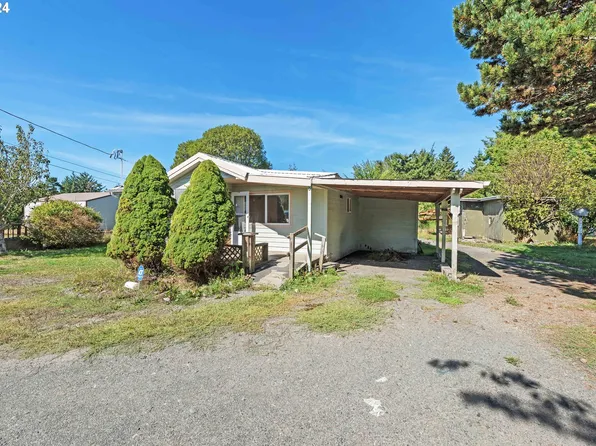 90853 Travis Ln, Coos Bay, OR 97420