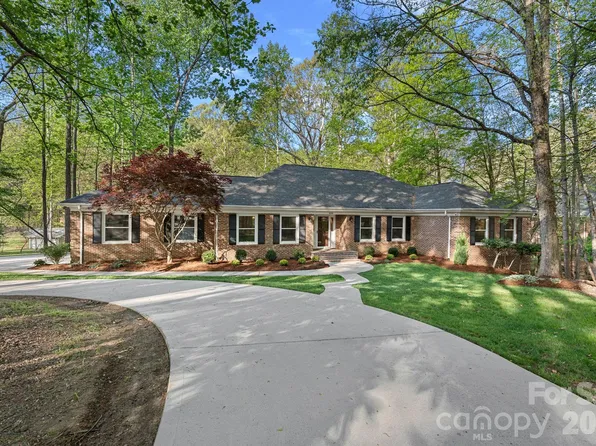 9500 Hampton Oaks Ln, Charlotte, NC 28270