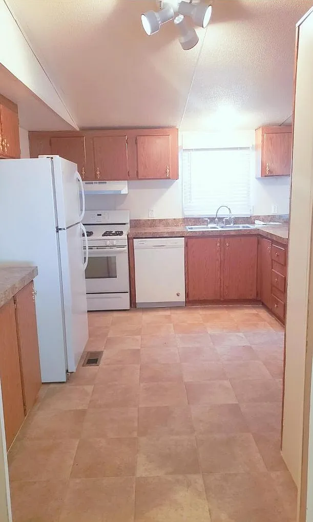 4 bed, 1568 sqft, $2,150 — Photo 3