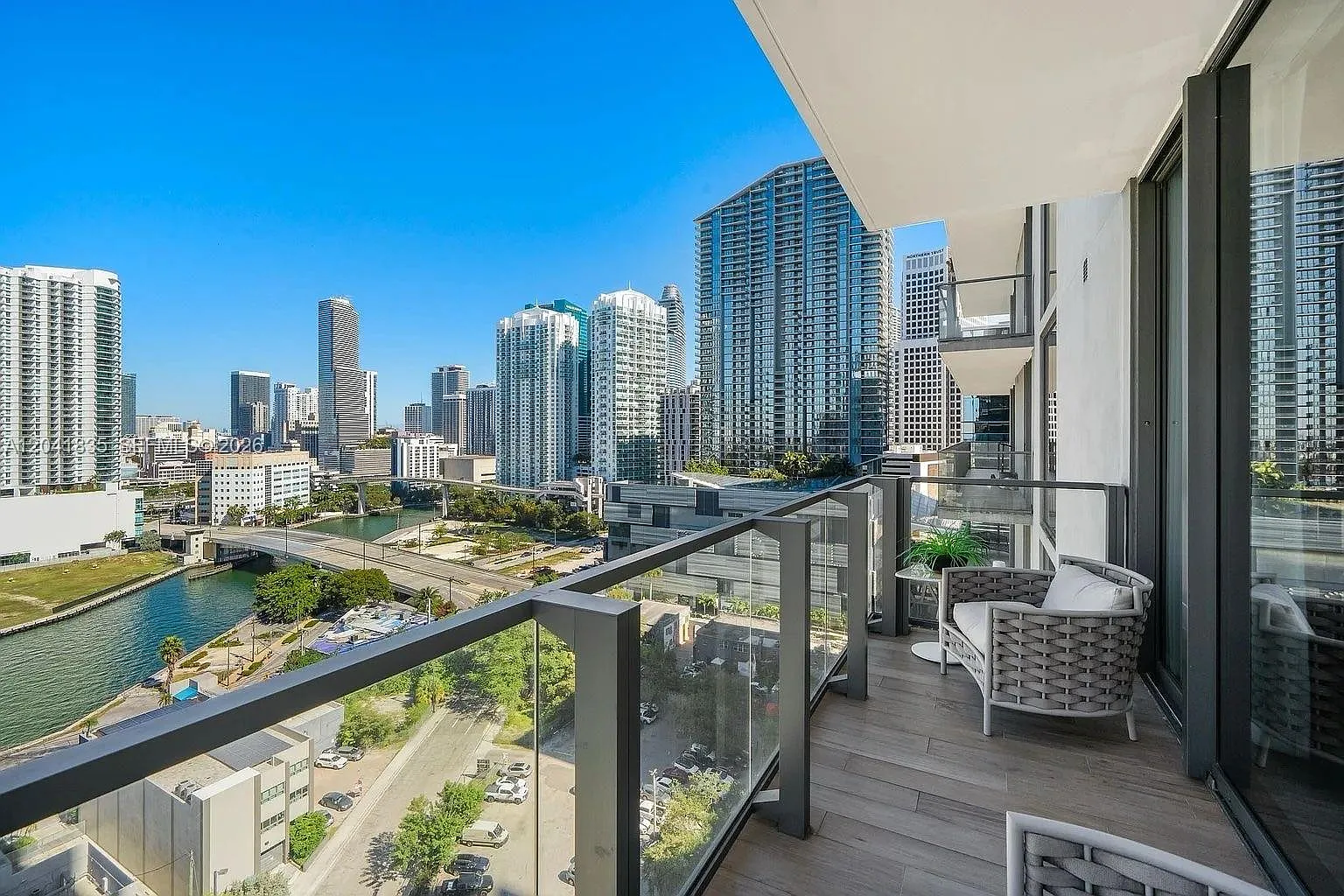 Rise Condo — Photo 2