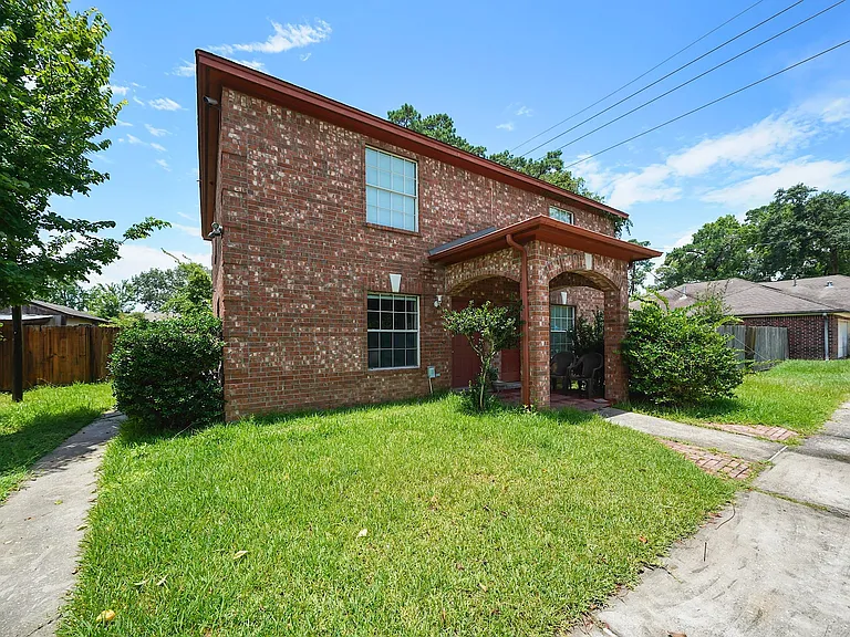 24023 Strong Pine Dr — Photo 1