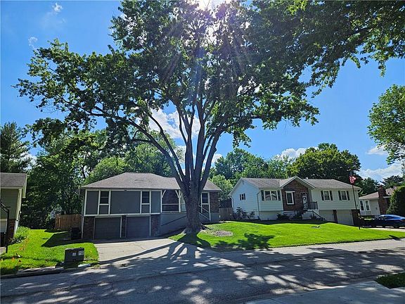 4th image of 3008 Sweet Briar Dr