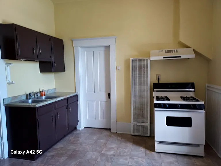 520 W Mercury St — Photo 14