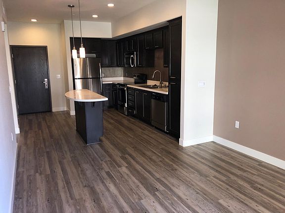 5th image of 458 10th Ave #201