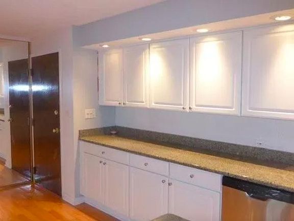 4th image of 230 E Ontario St APT 2402