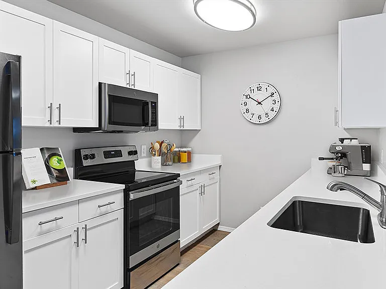 Grand Central Apartments — Photo 7