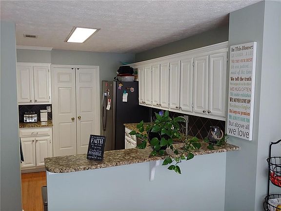 3rd image of 6155 Windsor Trace Dr #5