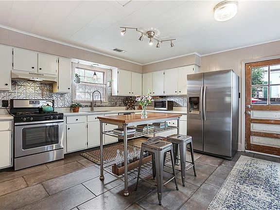5th image of 1028 Cambronne St