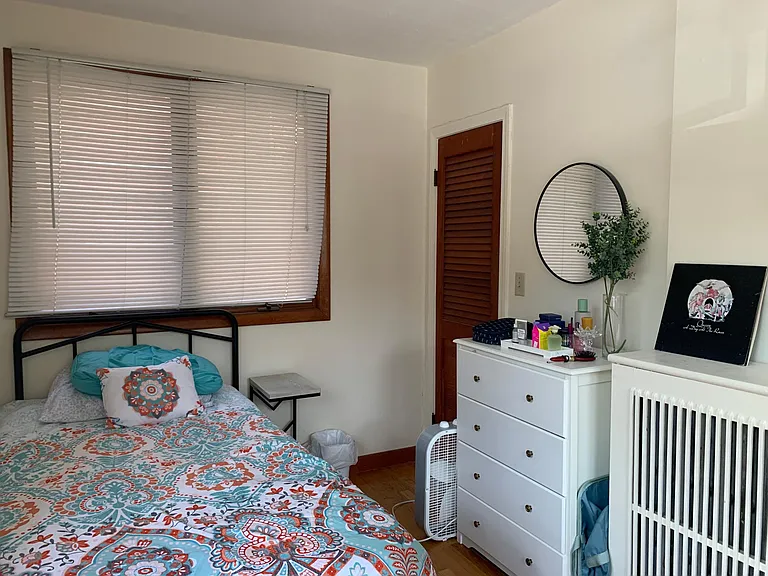 907 Beacon St #4 — Photo 11