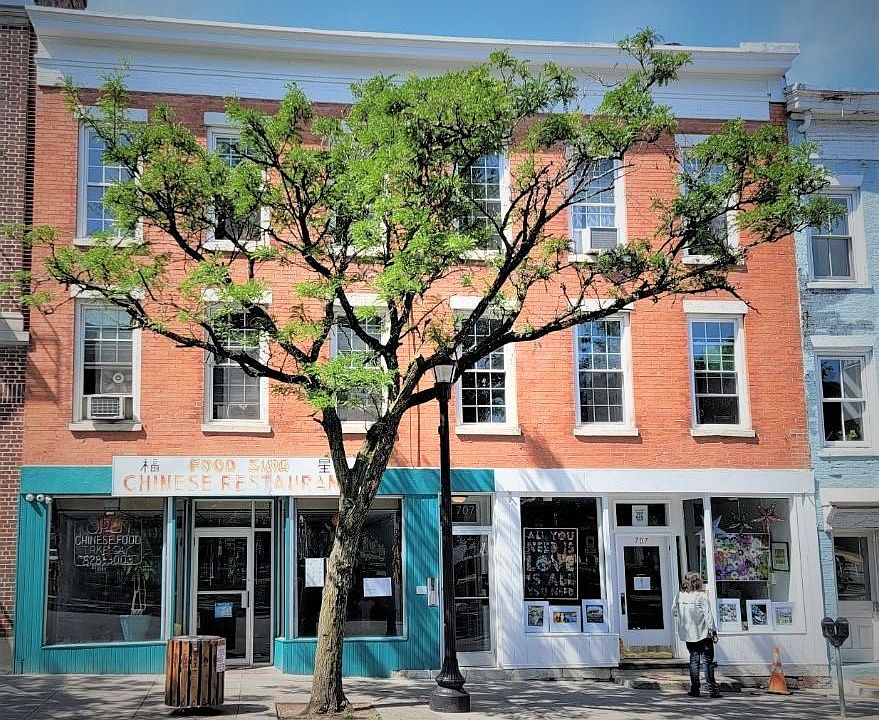 1st image of 709 Warren St #3