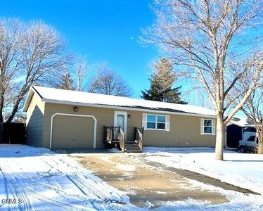 27 Custer Dr, Bismarck, ND, 58504