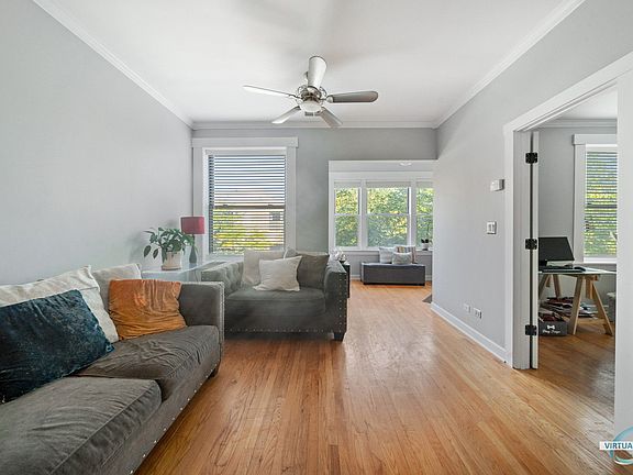 3rd image of 6748 N Greenview Ave APT 2