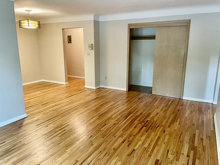 Snelling Avenue Apartments — Photo 19