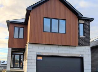 238 Ginebik Way #B, Ottawa, ON K1X0H5