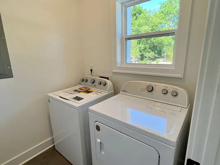 904 N Maple St — Photo 12