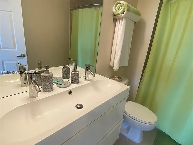 275 NE 18th St #809 — Photo 17