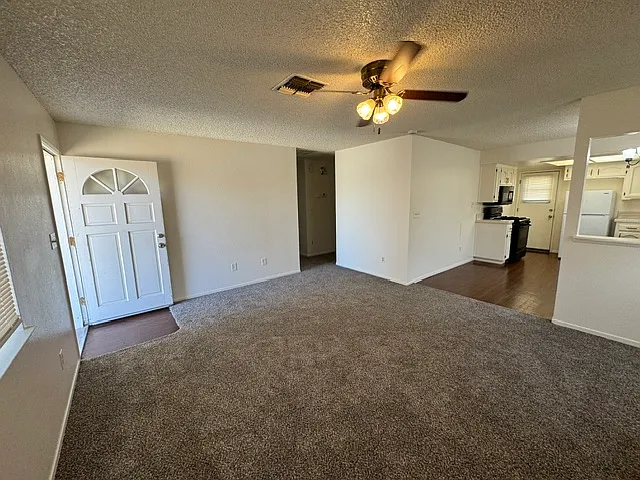 3 bed, 1027 sqft, $1,990 — Photo 4