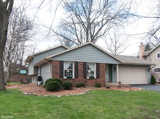 828 W Country Dr, Bartlett, IL 60103