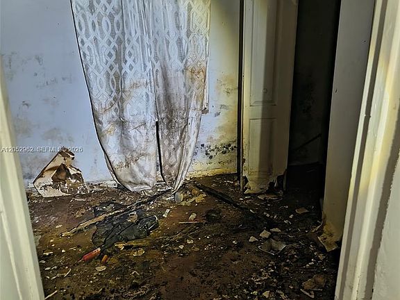 5th image of 214 N 61st Ter