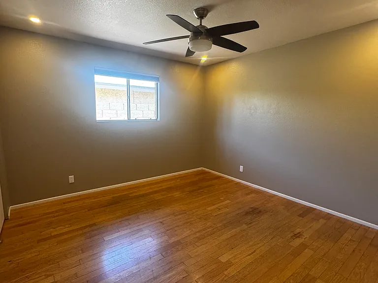 1235 W 12th Pl — Photo 19