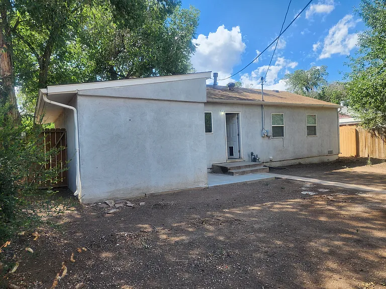 607 Lynn Ave — Photo 3