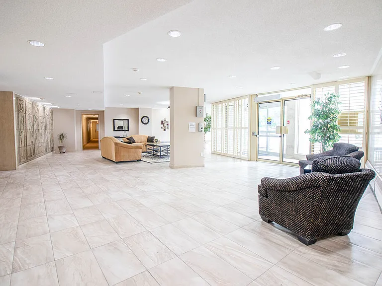 35 Towering Heights Blvd #301 — Photo 2