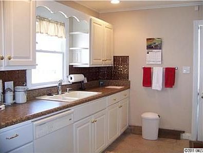 5th image of 216 E Parkwood St