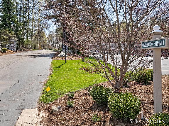 3rd image of 2900 Overlook Summit Dr SE #10