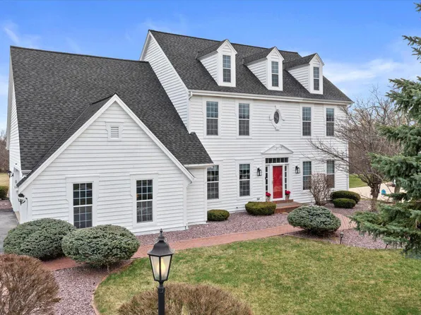 W162N4914 Graysland DRIVE, Menomonee Falls, WI 53051