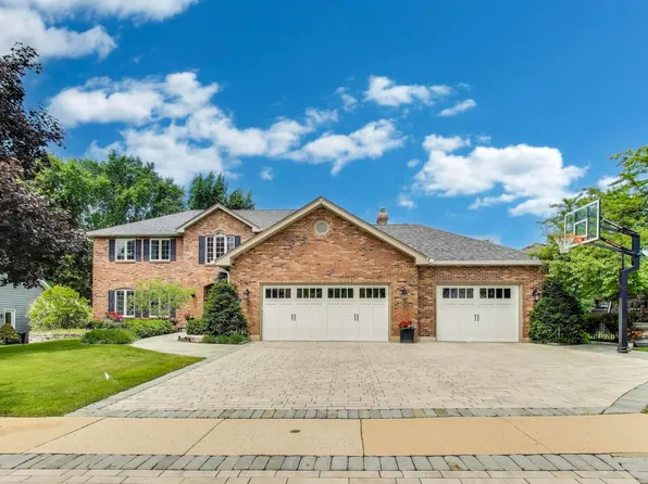 1205 Kristin Dr, Libertyville, IL 60048