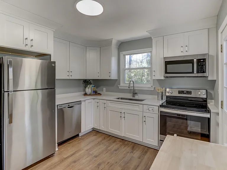 3325 Eastwood Dr — Photo 13