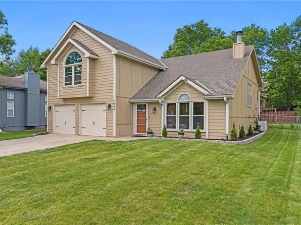 7904 Spring Valley Rd, Belton, MO 64012