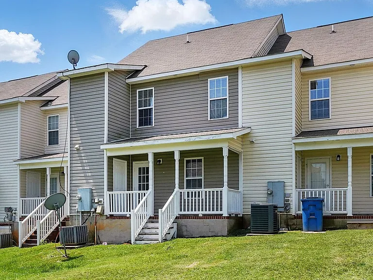401 Whitehall Ct — Photo 22