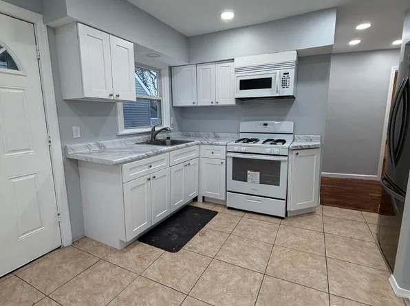 327 W 3rd Ave, Roselle, NJ