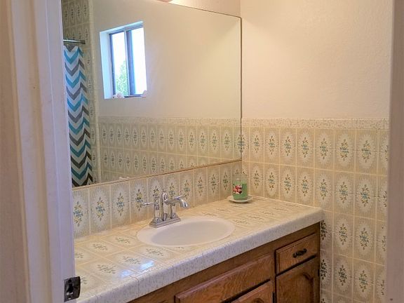 4th image of 808 W El Camino St