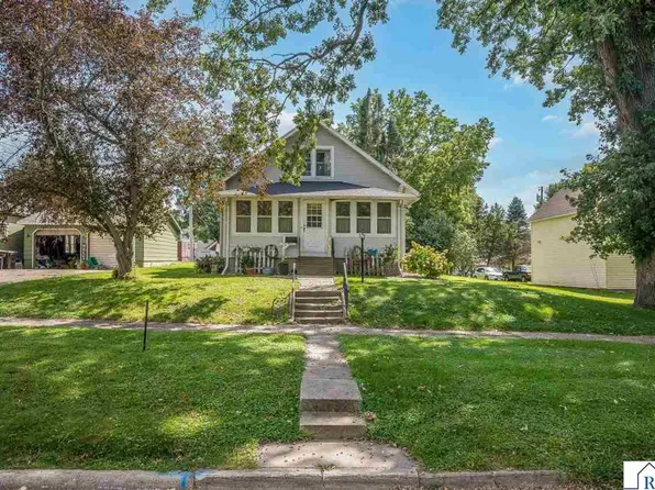 315 W 6th St, Blue Earth, MN 56013