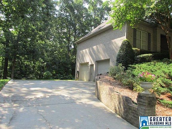 4th image of 7555 Surrey Ln