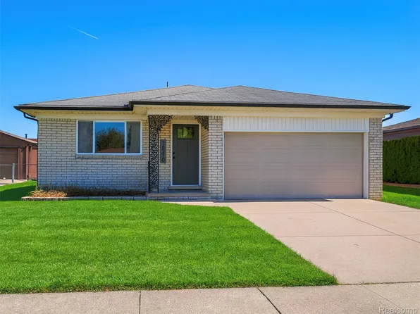 16210 Wellington Ave, Roseville, MI 48066